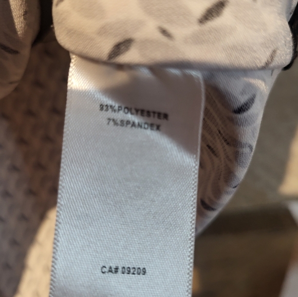 Cleo Elegant Black and White Sleeveless Top With Belt - Picture 3 of 6